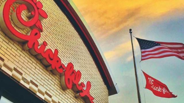 Twitter CEO Jack Dorsey is getting slammed for tweeting about Chick-fil-A! Rob Smith (@robsmithonline) has all the details.